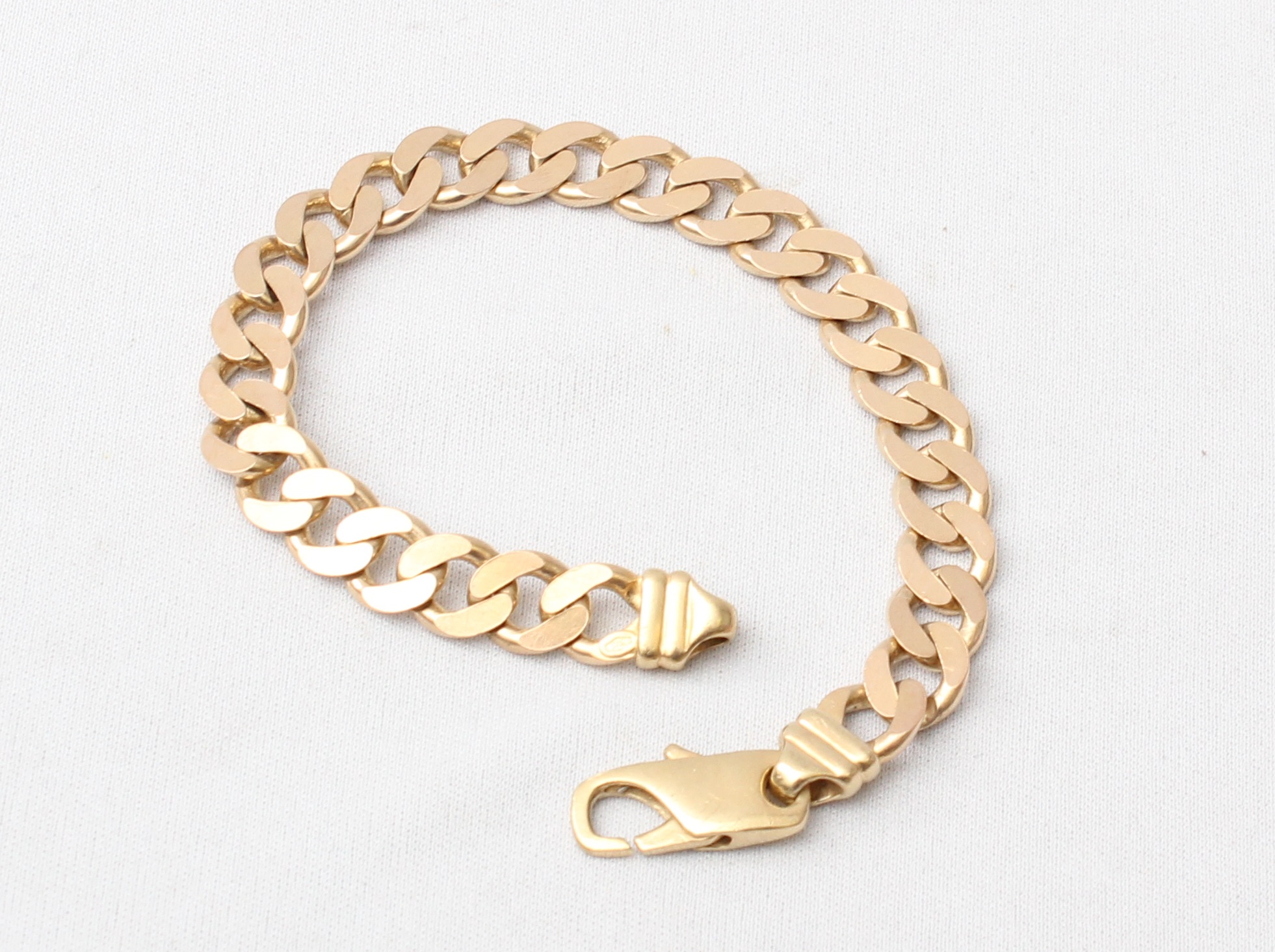Pre owned Solid 9ct Yellow Gold Curb Bracelet 7 Inches Own4Less pre-owned-solid-9ct-yellow-gold-curb-bracelet-7-inches-own4less